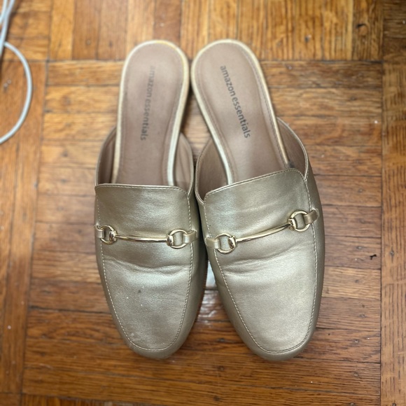 Amazon Essentials Women's Buckle Mule - Picture 5 of 6